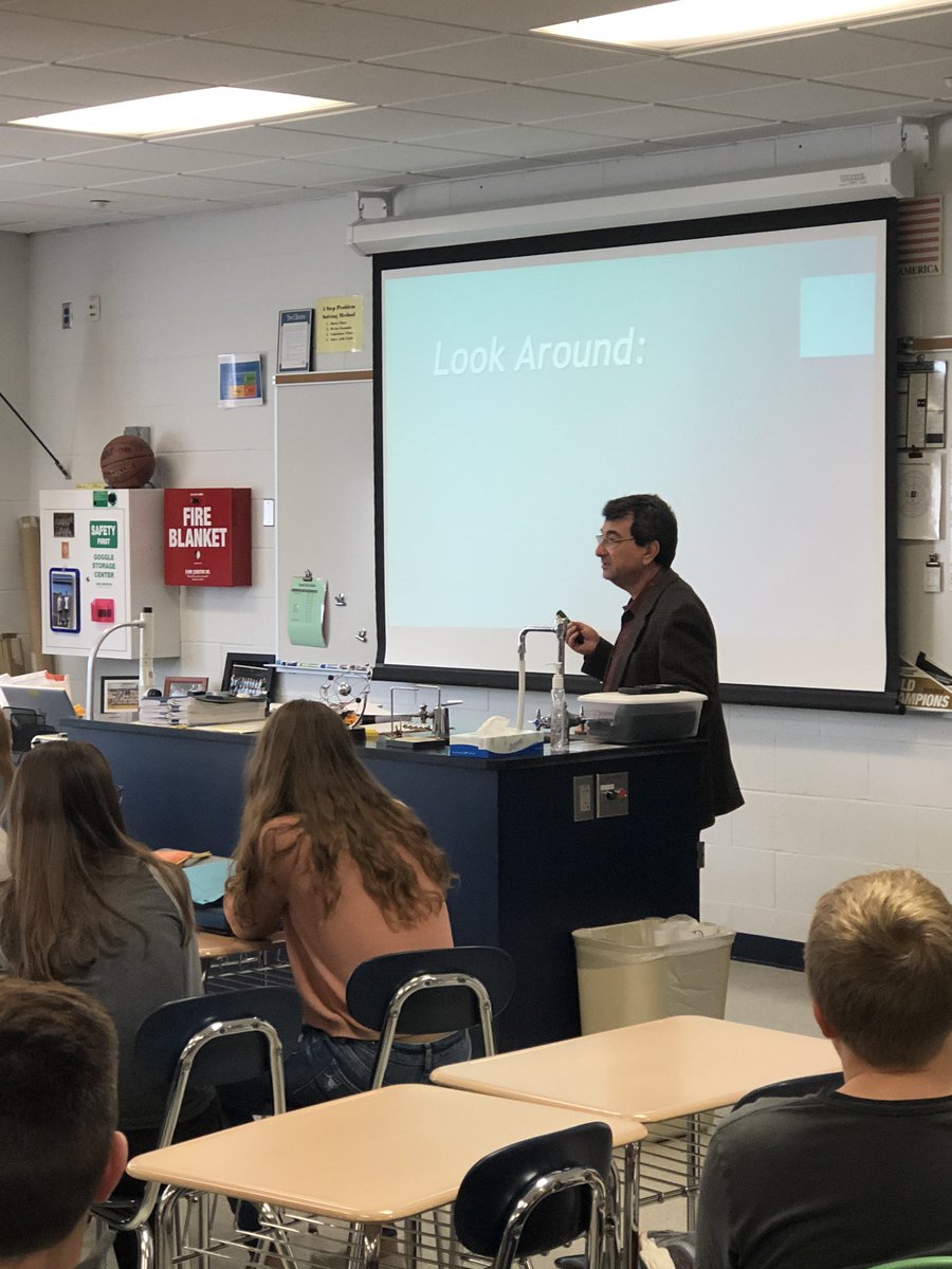 MahwahSci_Eng's tweet photo. Guest speaker and 8th grade parent, Mr. Boris Leschinsky, talking to our 8th grade physical science students about inventing and the tinkering mindset. @RamapoRidgeMS @mahwahschools @MahwahHS https://t.co/D88tGmyRTY