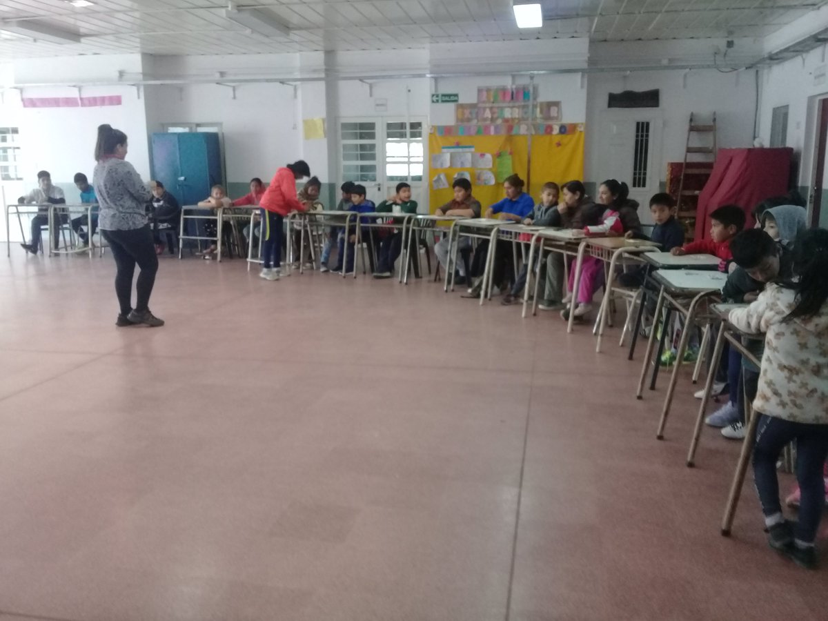 Jesi232323's tweet photo. Festejo del Dia de la Madre. Hermosa jornada, los niños felices compartiendo una lota con sus mamis.
Plan alimentario salteño Esc. Lugones.
@rubem_dario29 https://t.co/m0wkfjSLq0