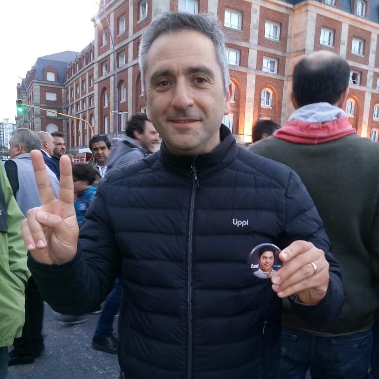 axel_batan's tweet photo. #PongoAxelEnMiCorazon 
#PongoAxelEnMiProvincia 
#MarDelPlataEnMarcha 
Gracias @larroqueandres por
 sumarte a la campaña!
@kicillofok 
@FerRaverta
@alferdezok  
#AxelGobernador https://t.co/r41cgtiNtG