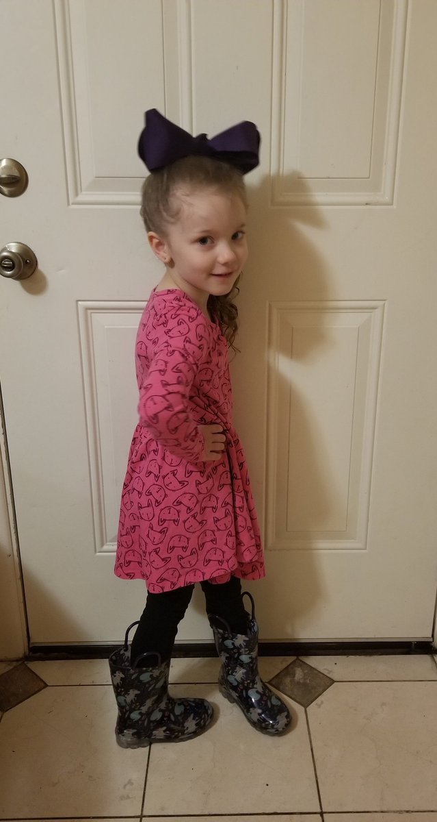 Anna_K2010's tweet photo. Makenzi loves her dark purple bow! 
USE CODE: KENZI 
to save! 💰
VGB bows are her FAV.
#VICTORIAGRACEBOUTIQUE https://t.co/DUYotRLpSv