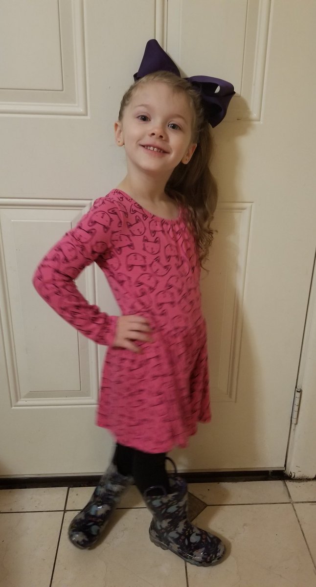 Anna_K2010's tweet photo. Makenzi loves her dark purple bow! 
USE CODE: KENZI 
to save! 💰
VGB bows are her FAV.
#VICTORIAGRACEBOUTIQUE https://t.co/DUYotRLpSv