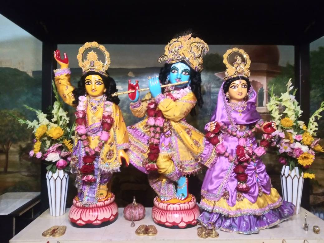 TheSevaAshram's tweet photo. Sri Sri Guru Gauranga Gandharvika Giridhari Jiu https://t.co/1eyYiJik3O