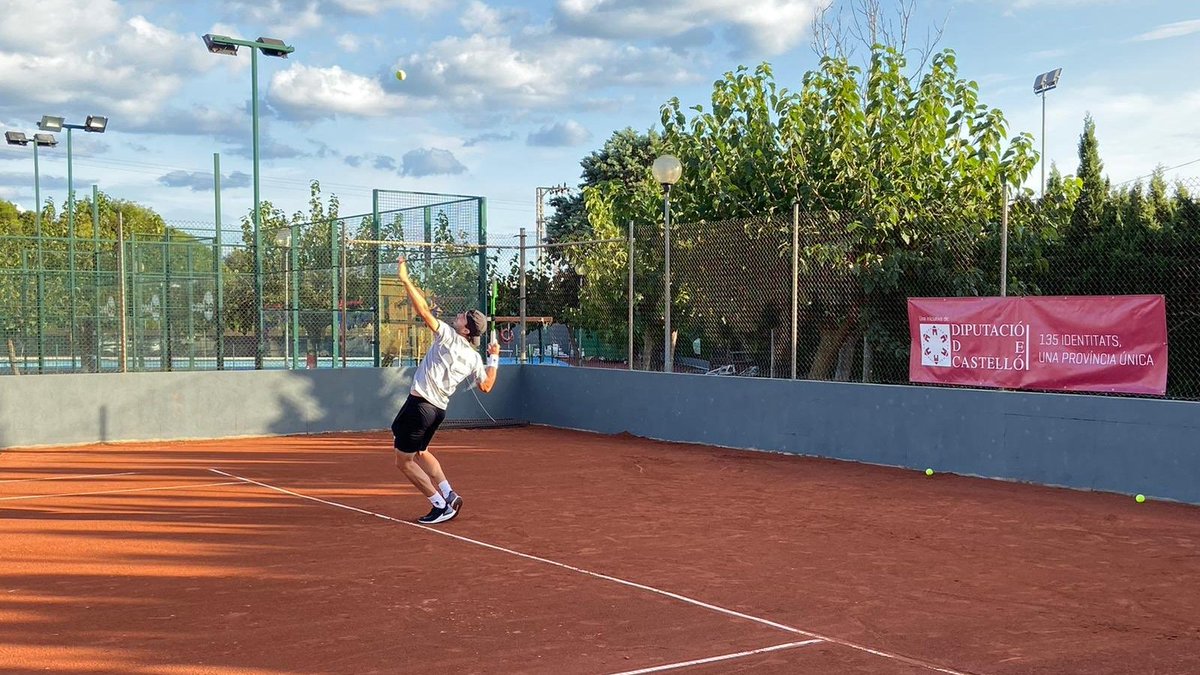 ⬆️ Francisco Andreu y Álvaro López San Martín vs Carlos Gimeno buscarán este sábado la final del #ITFWorldTennisTour🚹 15.000$ de Benicarló (Castellón)

⬇️ Se despiden en CF Pablo Llamas y Carlos Sánchez Jover 

📸 <a href="/CTBenicarlo/">CLUB TENIS BENICARLO</a>

📋Cuadros &amp; OJ: rfet.es/es_competicion…