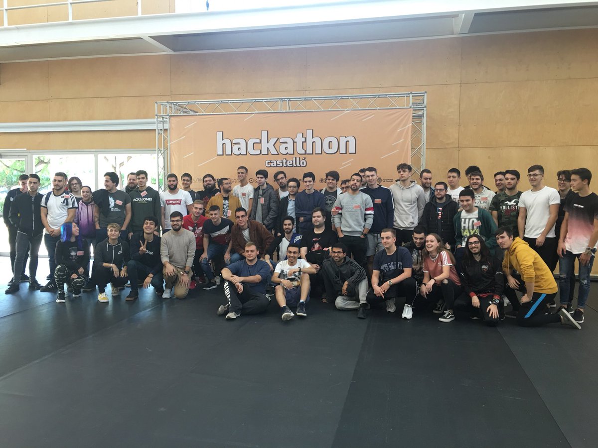 AngelaBanuls's tweet image. Excelente iniciativa de #XarxaTEc en Castellon 👏👏👏 ⁦@HackathonCS⁩ #reto #talento #smartcities