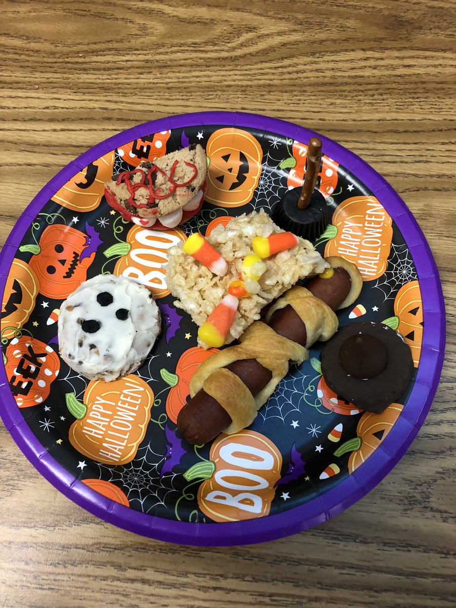 FarrahJohnson4's tweet image. Halloween came early in Food Science 3 class due to National Convention next week!! All projects made to be “sold” at local retailers! #funprojects @deltonasrFFA @DHSHappenings @VolusiaCTE