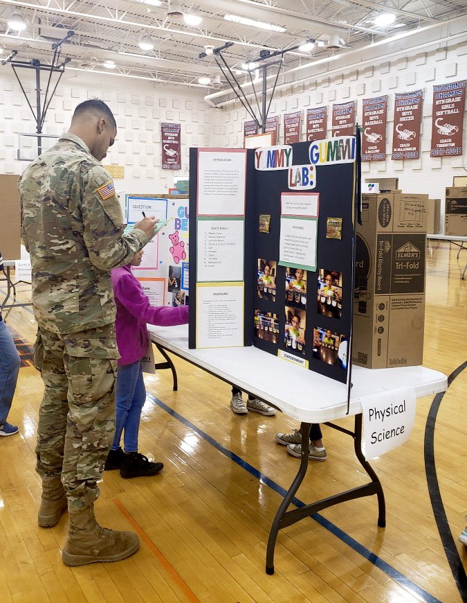 2ABCT1AD's tweet image. #ICYMI 

@USArmy Soldiers from the @BatteringRams40 came out to support the @BSybert_PK8 students by judging their science fair projects. #IronCommunity #DevelopingOurFuture #1ADPIE