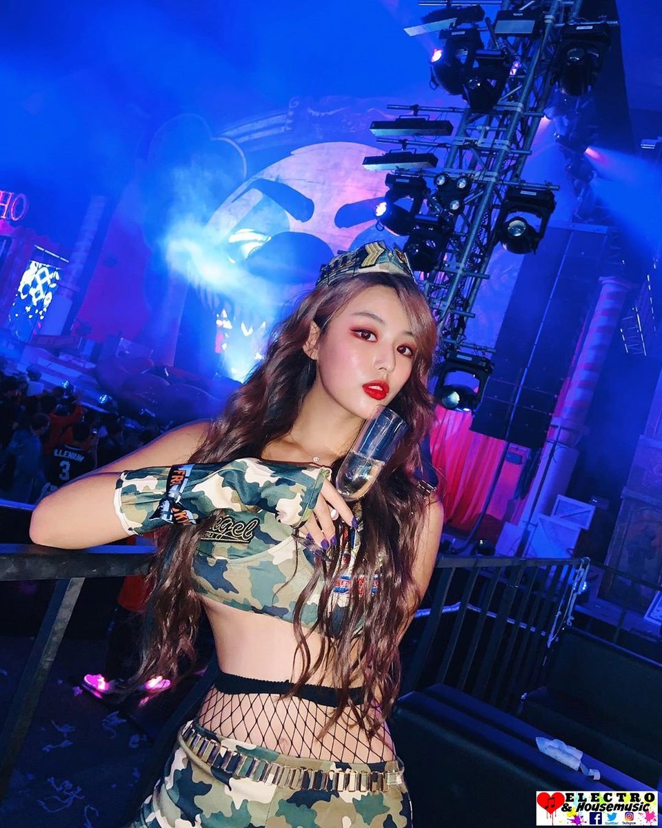 DJElectroHouseL's tweet photo. Locura de fin semana ยกVamos a bailar! @EscapeKR 2019๐คก โคโซ๐๐บ๐๐๐โ๐ฅ#escapesocal #escapehalloween #escapekorea #insomniac
#electro #electronicmusic #tomorrowland #rave #edmlove #edm #ibiza #party #MusicFestival #edclv2020 #EDMlife #dancing #Ultra2020 #ravegirls #edmgirls https://t.co/9rC7ID7c60