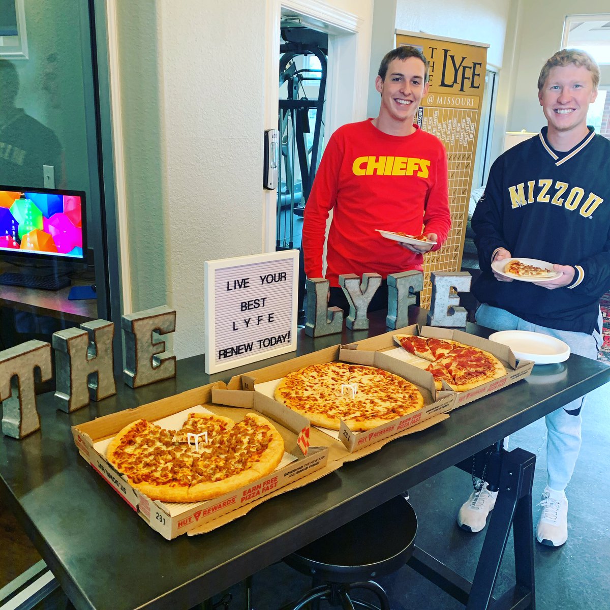 lyfeatmissouri's tweet photo. Live your best Lyfe swing by the clubhouse and get pizza while it’s still hot!!!! https://t.co/LIUpiko4Q4
