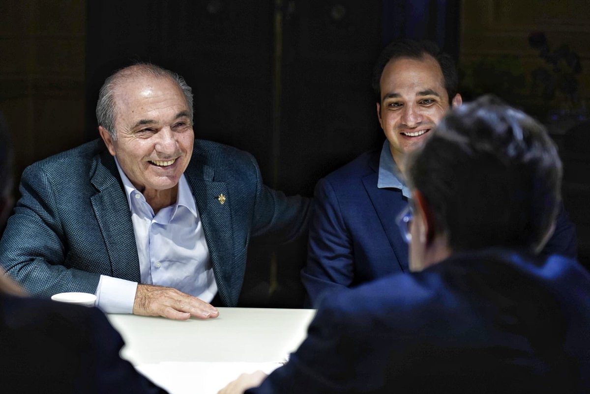 DarioNardella's tweet image. Con Rocco #Commisso a Palazzo Vecchio, un incontro concreto e piacevole. Un altro passo verso la meta: realizzare alla #Mercafir il nuovo stadio di Firenze, all’altezza della sua storia, dei suoi tifosi, della sua bellezza! #fastfastfast