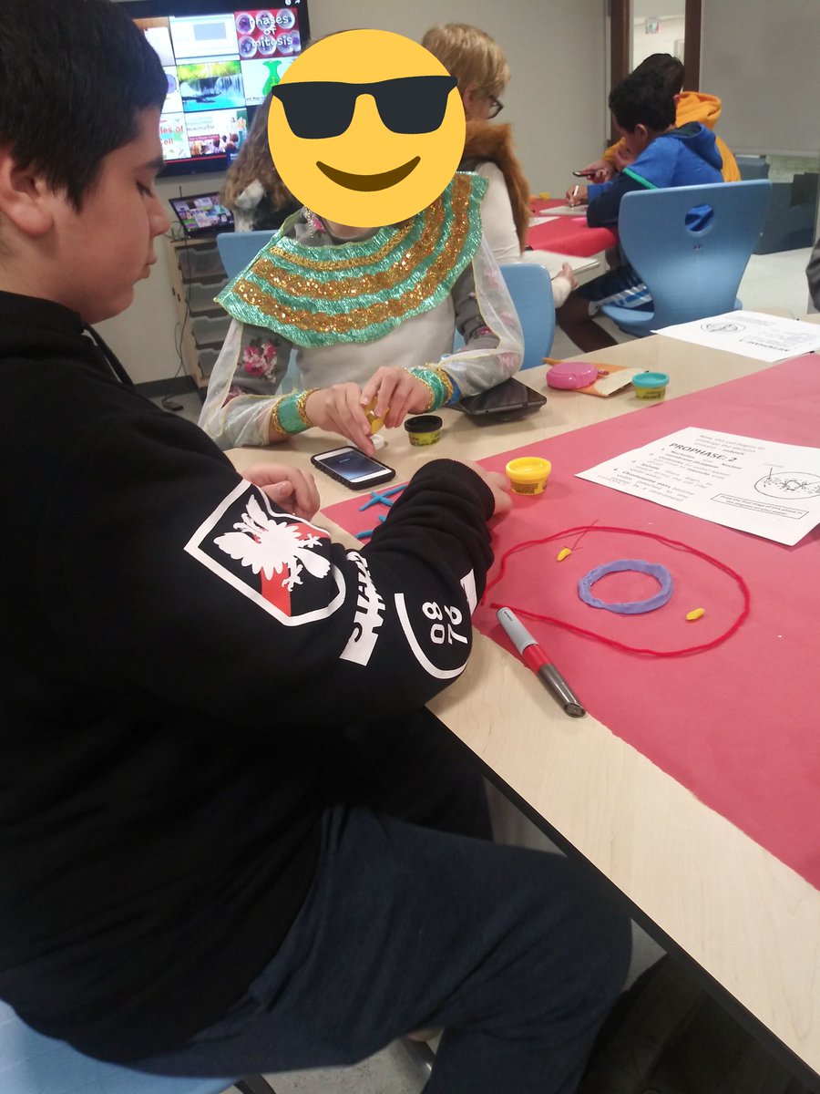 mrombach01's tweet photo. Ss collaborating to demonstrate the process of cell division using stop motion with Me Thomas and MS kiser! @Labkat68 @KiserMadelaine #innovate2021 #knowledgeandcreativitypillar #communicationandcollaborationpillar https://t.co/z8E8LPM24g