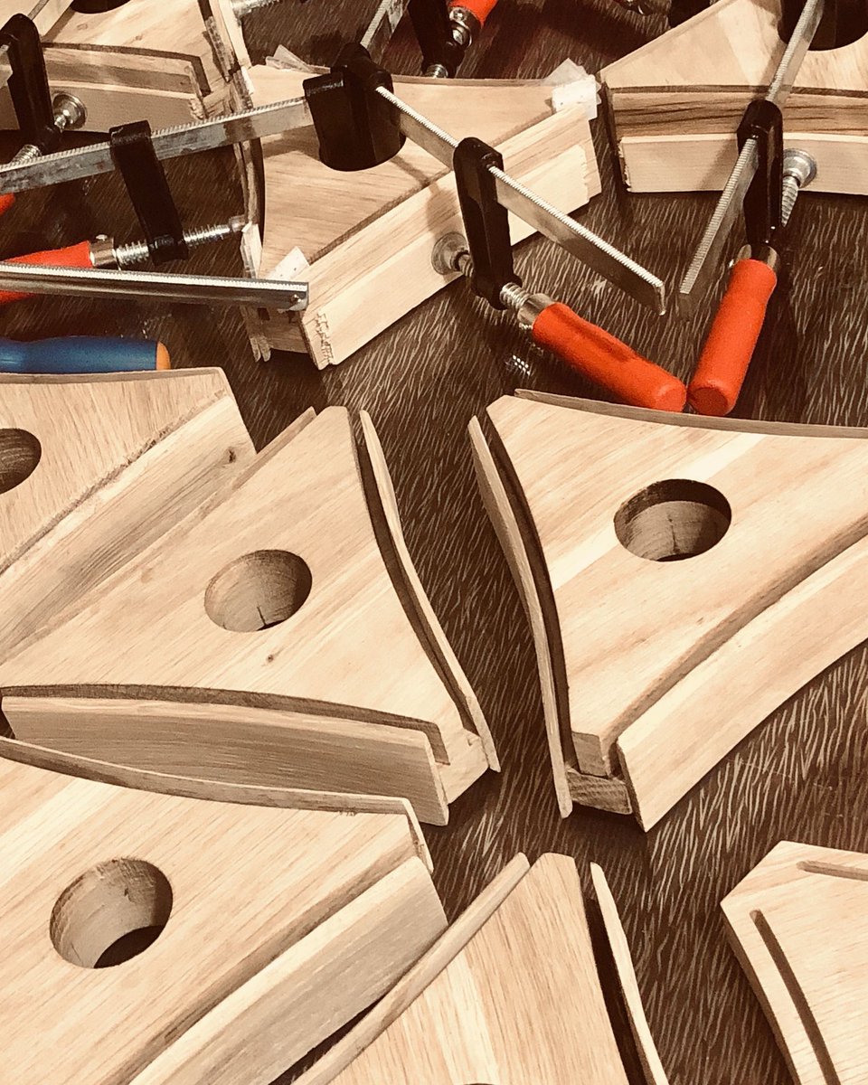 Une des phases les plus intéressantes dans la création de produits chez Wizart Factory : la phase de Fabrication ! Transformer des matériaux bruts pour les façonner selon nos pensées et voir notre chère lampe Aecia se dessiner petit à petit est la définition même de gratifiant !