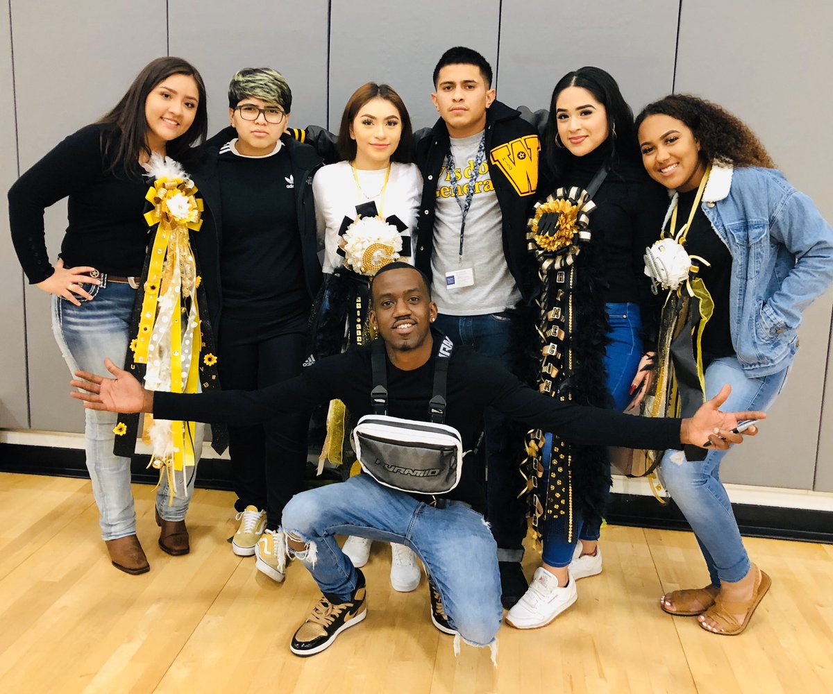 WisdomHSMedia's tweet photo. Rap artist @al_behind_tint Yung Al dropped into the @wisdom_hs Homecoming Pep Rally today and rocked the gym! @HoustonISD @HISDAthletics @WisdomFB https://t.co/DjYCoyMfXC