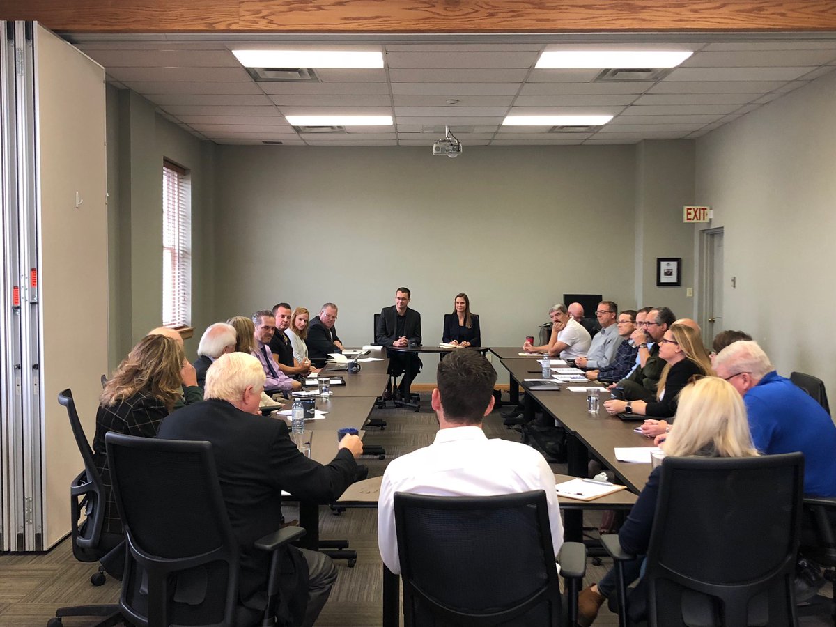 MonteMcNaughton's tweet image. I enjoyed a productive roundtable with PA @Andrea_Khanjin and local municipal leaders this morning. Always great to hear from the people about how our government can improve and streamline environmental services. #LKM #ONpoli