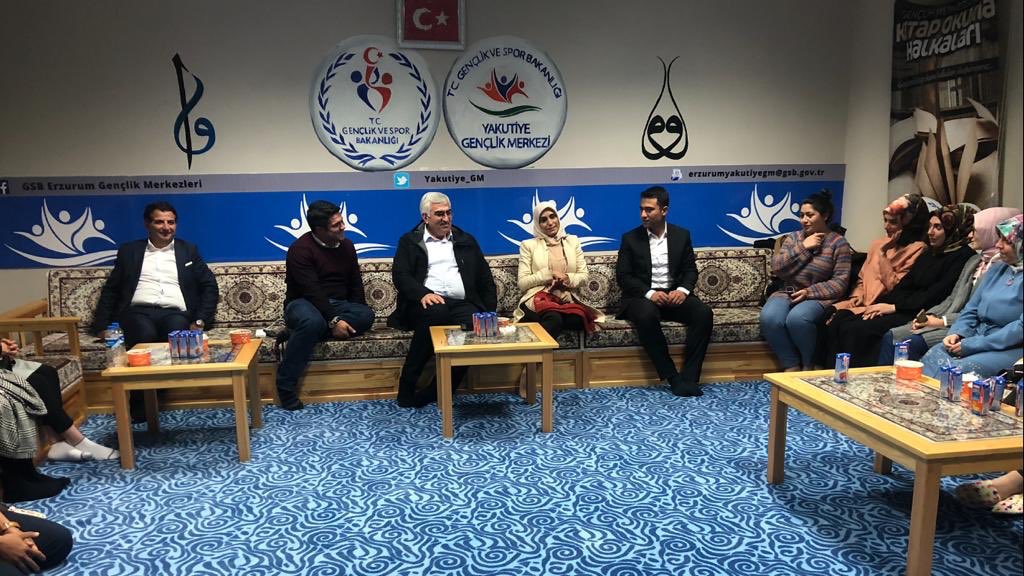 ErzurumAkparti's tweet photo. İl Başkanımız Sn. Mehmet Emin Öz ve Milletvekilimiz Zehra  Taşkesenlioğlu Ban, İl Gençlik Kollarımız’ın ÜNİAK Toplantısına katıldılar. https://t.co/vXqPgNwkKJ