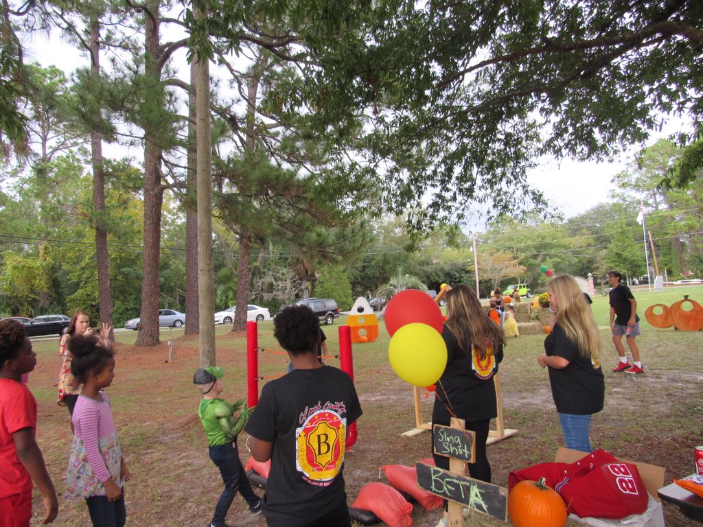 EmilyK131's tweet photo. @nationalbeta The Clinch County High School Beta Club sponsored our annual sling shot game and handed out candy at the City of Homerville Fall Carnival!🎃 #cchsbeta #BetaDoGood https://t.co/wcmqHg0wHB