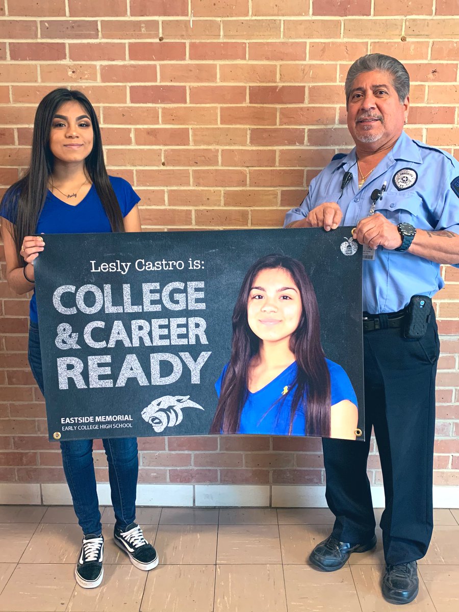 That moment when you’re 👯‍♀️ with your own #CCMR banner. Congratulations to Lesly who celebrated being #collegeandcareerready with a photo op with Mr. Luna! @EMHSAustinISD @AustinISD @craigsshapiro #AISDGameChangers #AISDproud #PawsUp 🐾