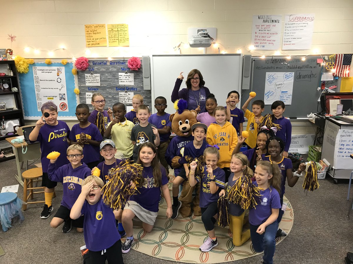 RoachKamara's tweet photo. WHR (Mrs. Landreth’s class) #paintitpurple #whrbears https://t.co/RiCovKT3G3