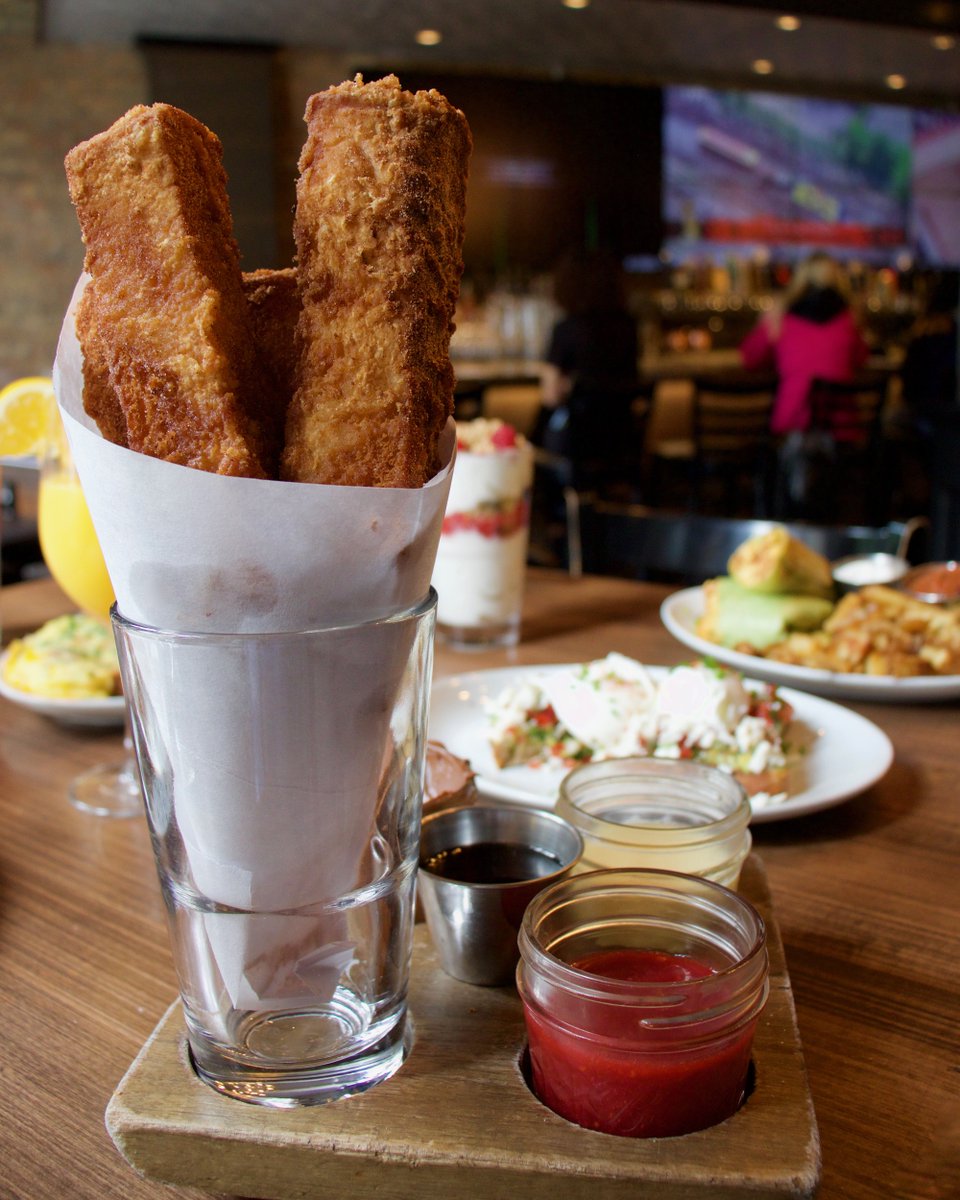 When I dip. You dip. 🍳🍹🍾 #BrunchGoals #FrenchToastSticks #Saturday #BrunchGoals #Chicago #SweetSaturday #Brunch