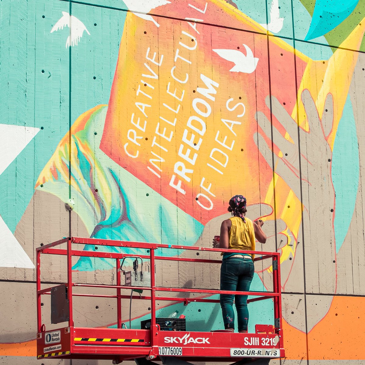 CentralSQBID's tweet photo. We’re incredibly fortunate to be surrounded by all different mediums of art in our #CentralSQ Cultural District! Endless murals, dance celebrations, & the vibrant music scene are just a few of the ways we’re happy to be a part of #ArtMattersDay today. #CSQinColor #ArtHappensHere https://t.co/Nkk1AqvmFp