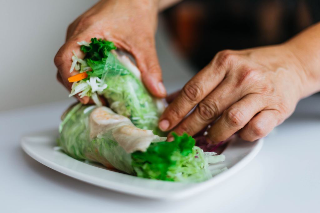 Roasted Winter Veggie Wraps blog.grit-well.com/2019/10/25/roa…
