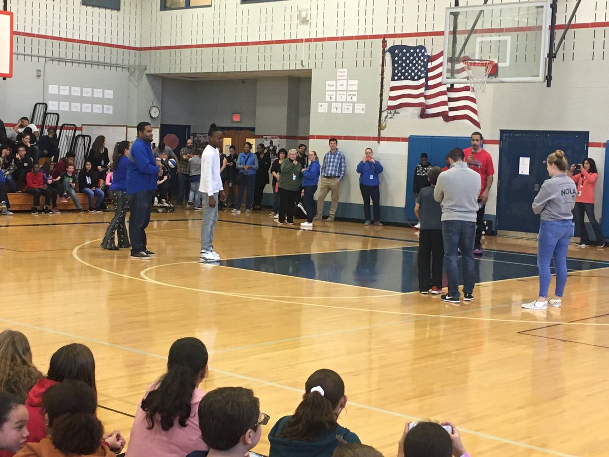 cmsap1's tweet image. CMS welcomes @HarlemWizards for some shooting practice @CMSCoachO @cmshappenings #gowizards #gosharks