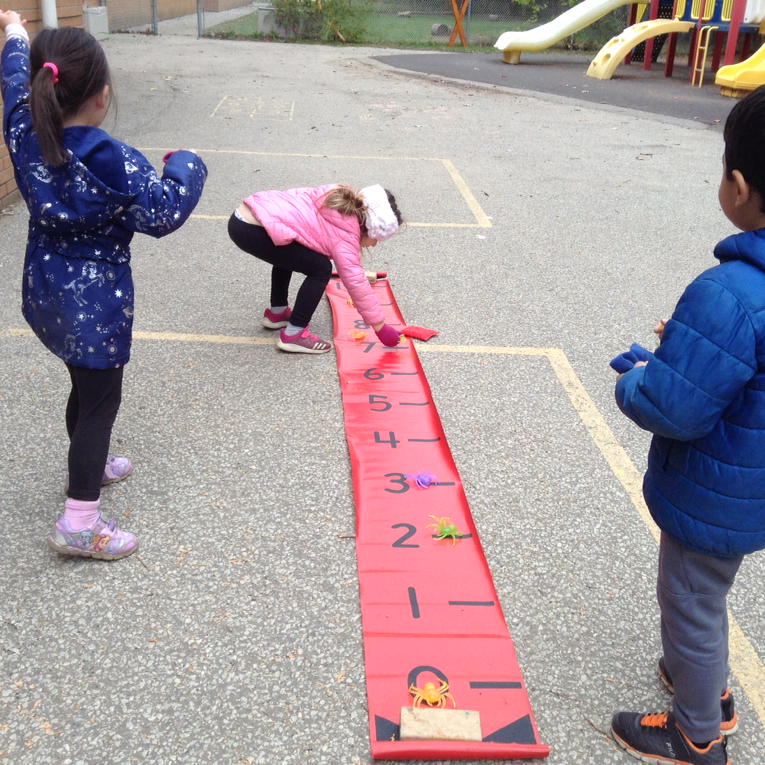 LPSKinderkids's tweet photo. Throw the beanbag on a number and place the spider on that number. Tell your friends which #s are left. #numberpaths https://t.co/7rqDYX1XXC