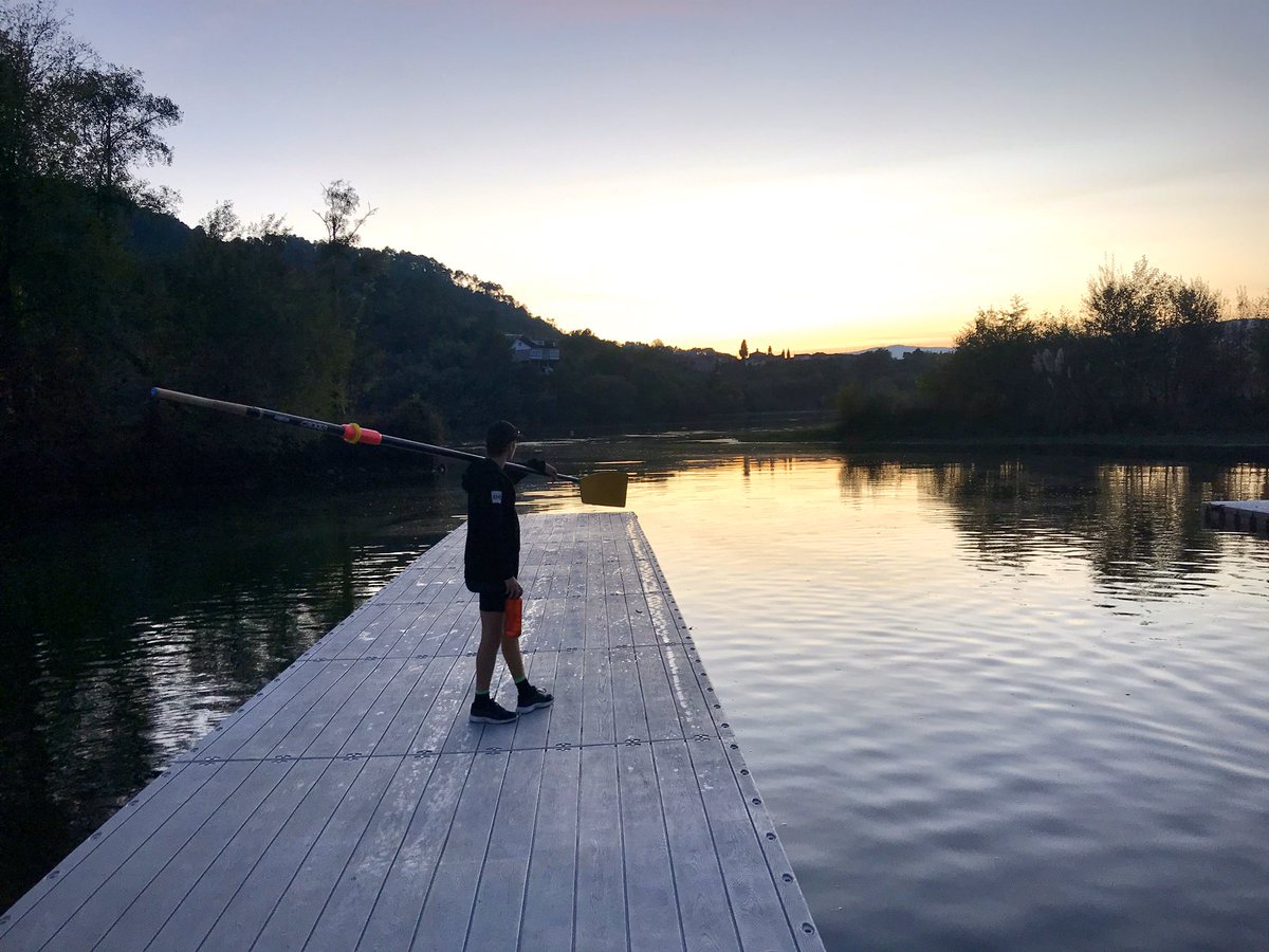HamptonRowing's tweet photo. Watching the sun go down on day 5 of camp #laias2019 #definitelynotposed https://t.co/8jAVEuATOS