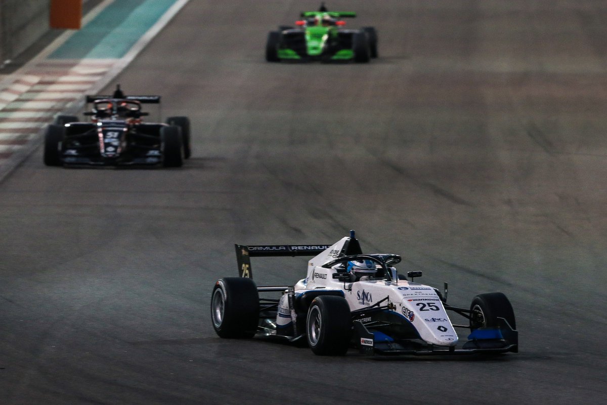 leolorandi11's tweet photo. Gara 1 @RenaultSpSeries Yas Marina negativa per Leonardo, subito costretto ai box per la rottura dell'ala anteriore. Al traguardo P15. Domani ultima qualifica e corsa del 2019 @JD_Motorsport https://t.co/ex1kfvqhO8
