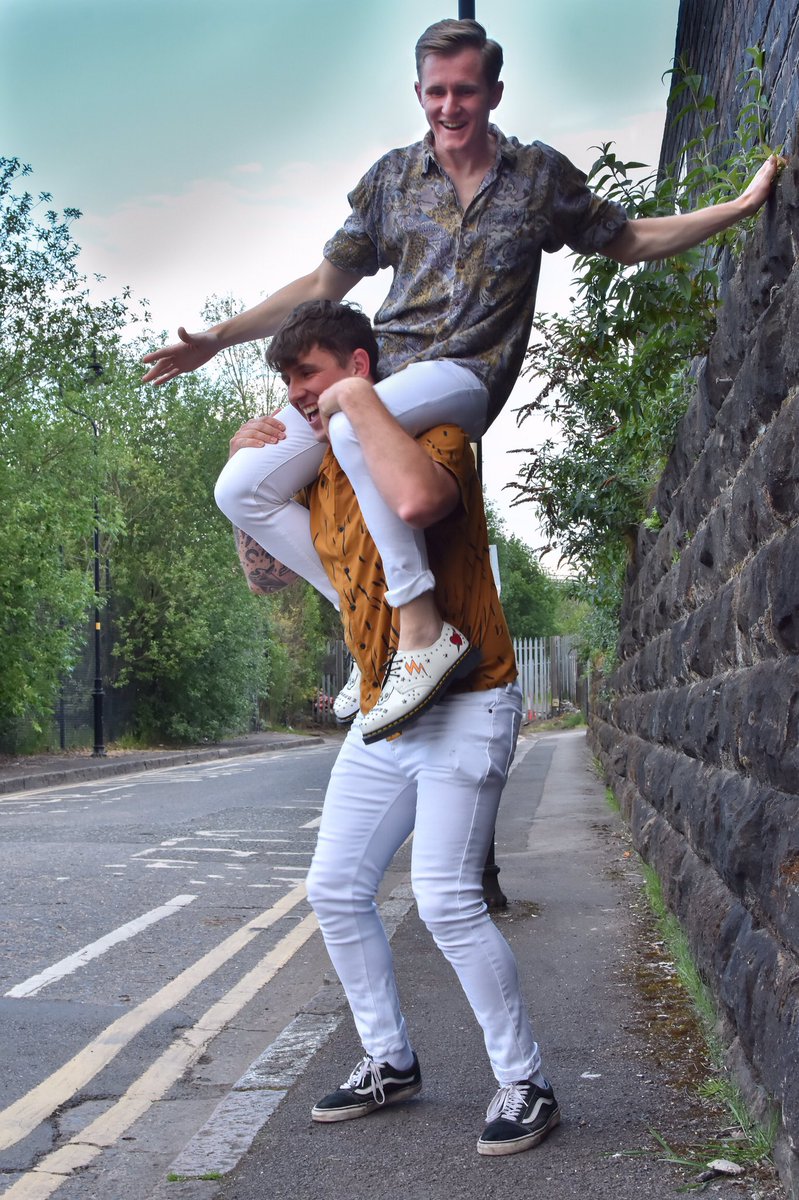 broozeruk's tweet photo. Less than a week now!! Are you excited as we are? New music very close!! Less than a week #newmusicalert #newmusic #unsignedartist #unsignedbands #unsignedbandsuk #wolverhampton #wolves #wolverhamptonmusic #blackcountry #westmidlands #westmidlandsmusicscene #punk #punkrock #rock https://t.co/qvjrvLIHfU