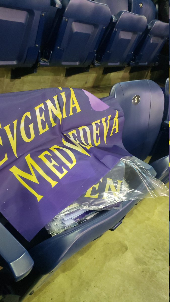 MedvedevaNation's tweet image. 📢WHERE YOU CAN FIND ZHENYA BANNERS :  
📍section 104 row L seat 7
📍section 106 row 2
📍section 106 row 18
📍section 114 row M seat 2

Please rt to spread the word! 🙏
#SCI19 #EvgeniaMedvedeva #SkateCanada #ЕвгенияМедведева #エフゲニア・メドベージェワ