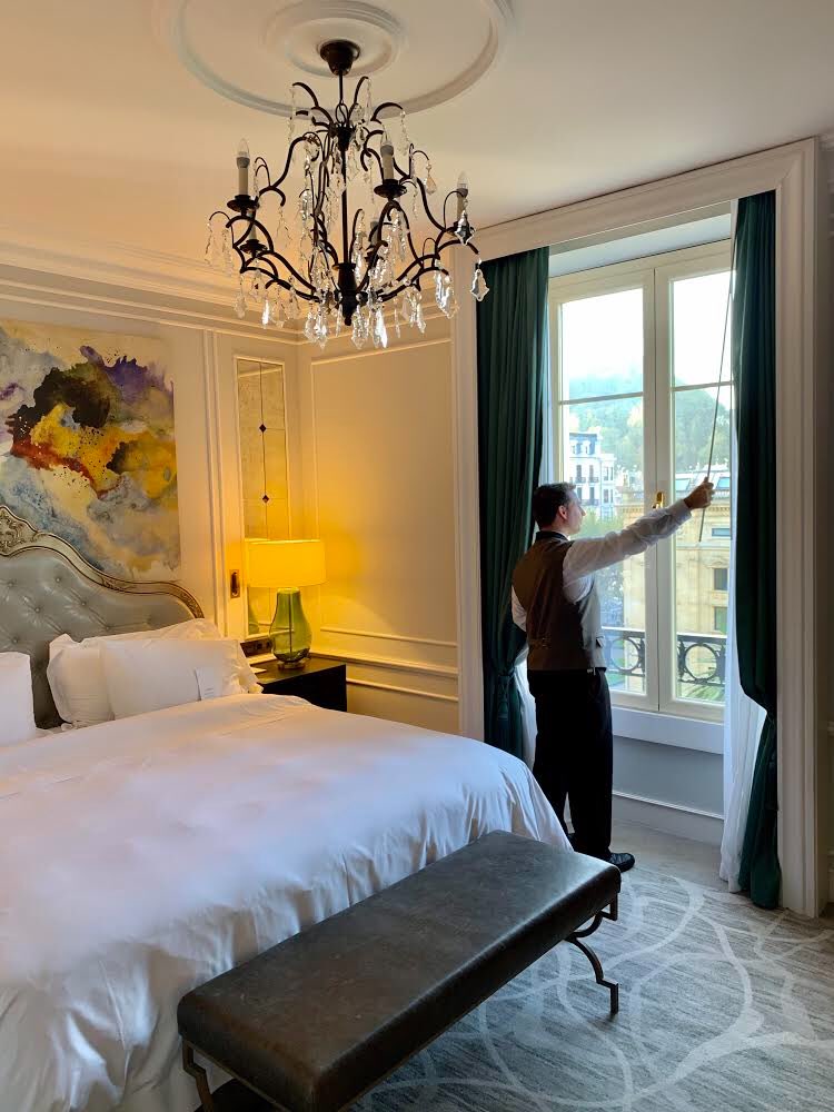 PKsList's tweet photo. Hotel Maria Cristina’s rooms &amp; suites are spacious &amp; stylish. The carefully selected amenities leave you feeling pampered. Our Royal Corner Suite has an exquisite living room &amp; oversized marble bathroom and majestic views of the river &amp; San Sebastián 👀❤️#800daysaroundtheworld https://t.co/TmWIOwS9UW