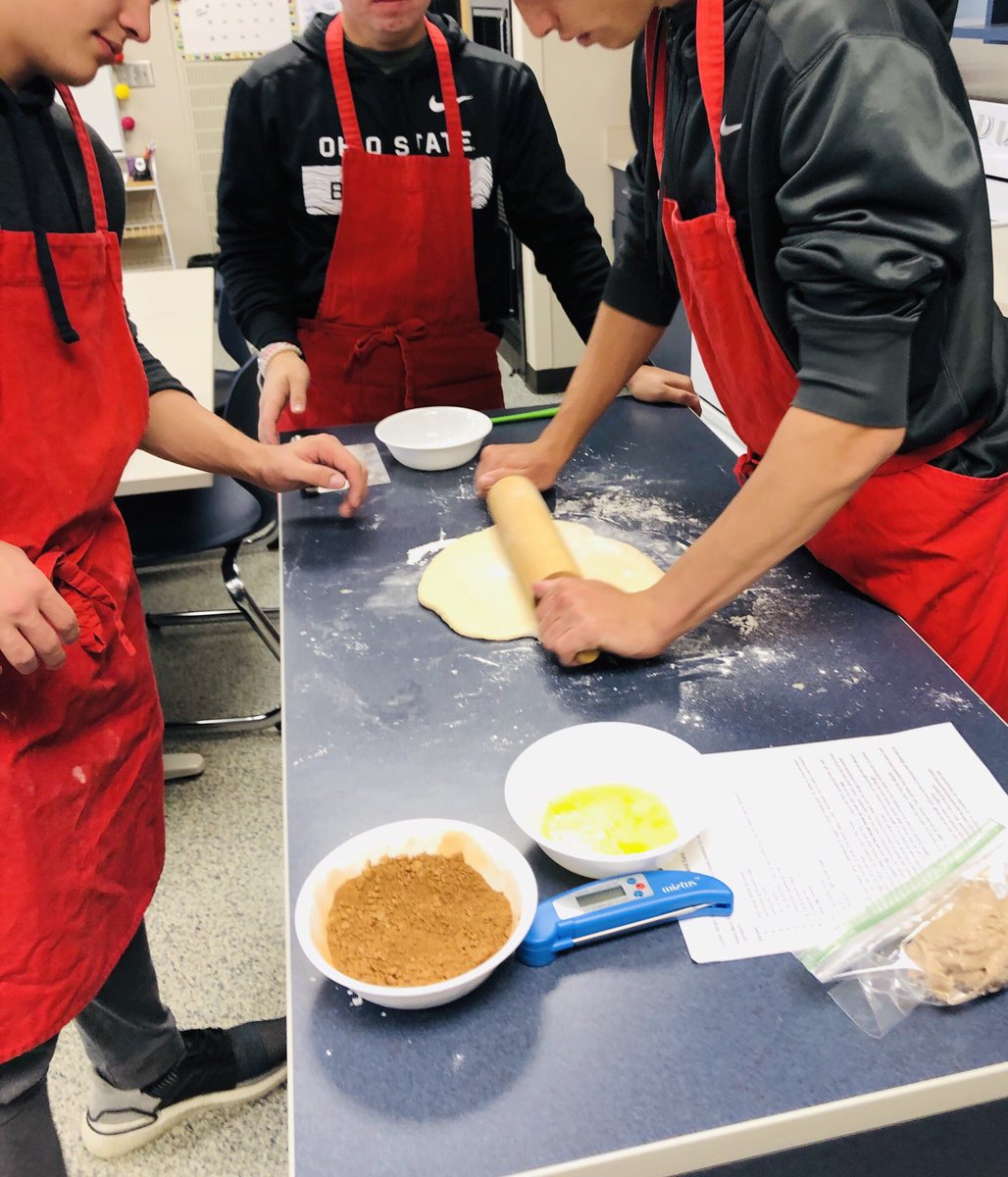 FaCSMVHS's tweet photo. Closed out this Bread Unit with homemade cinnamon rolls! They were delicious! https://t.co/Xd9yXL6Y3Y