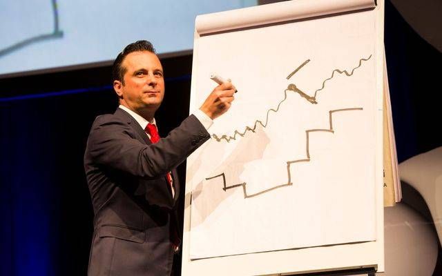 #Podcast en Visión Global 🌐

#Analisisdeldia 🏛📊💰 con <a href="/madrigaljoseant/">JoseAntonioMadrigal</a>, director de <a href="/eurekersbolsa/">Eurekers</a> 👇

buff.ly/32NC1tb