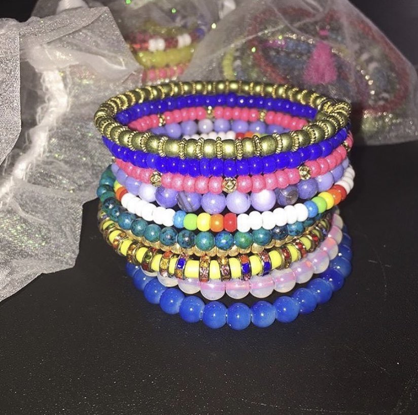 createamoon_'s tweet image. 𝑩𝒓𝒂𝒄𝒆𝒍𝒆𝒕𝒔: Our 𝑻𝑬𝑵 𝑳𝑨𝒀𝑬𝑹 wrap bracelets so cute 😍😍😍 Custom created to order 🔧🎨🛍||✨ Choose any pattern, any color, any bead✨🌙
✨ONE for $10 // TWO for $15✨
TAGS // #charmbracelet #customcharmbracelet #custombracelet #bracelet #wecreate #creativelife #DMV