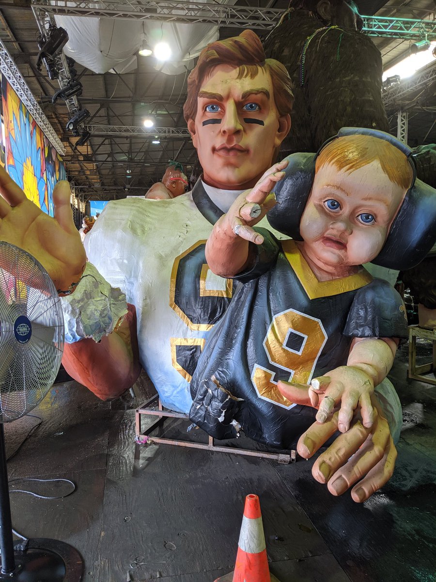 If the <a href="/Ticats/">Hamilton Tiger-Cats</a> win the #GreyCup we need immortalize <a href="/Simoni_Lawrence/">Simoni Lawrence</a> <a href="/BreauxShow24/">Delvin Breaux Sr</a> and other guys with an epic parade float like this