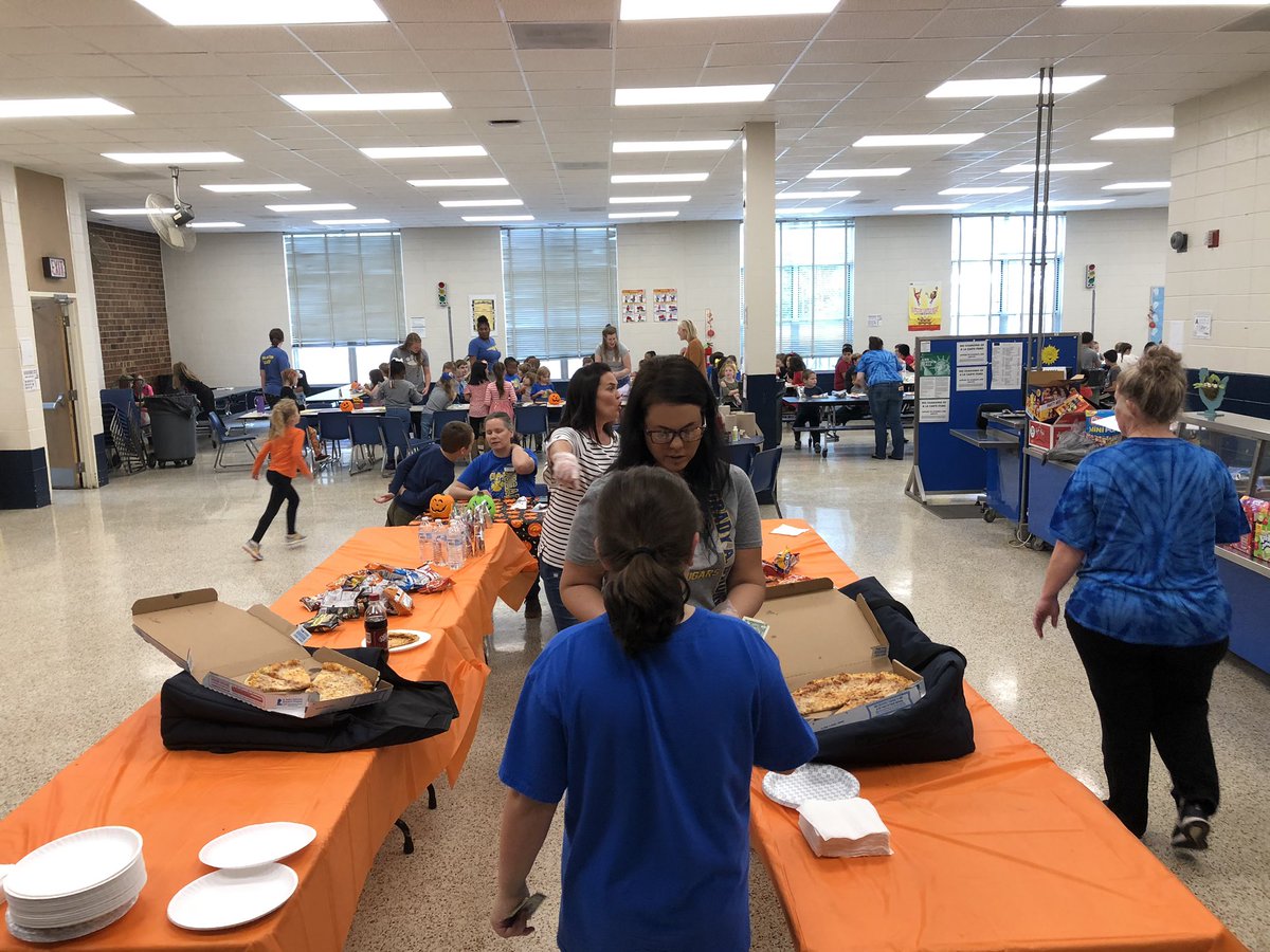 GABChamps's tweet image. Monster Mash Dance @GABChamps sponsored by the GAB PTA...thank you PTA for all the hard work making this a fun event for the GAB students! #ChampLife #MonsterMash