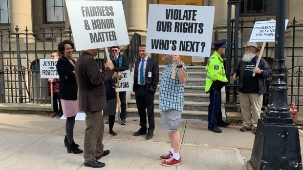 MichaelTGorman's tweet photo. N.S. government passes bill to end Crown attorneys' strike, but will not proclaim it
https://t.co/GzIpPBYB3T #nspoli https://t.co/TVTHrRnCIM