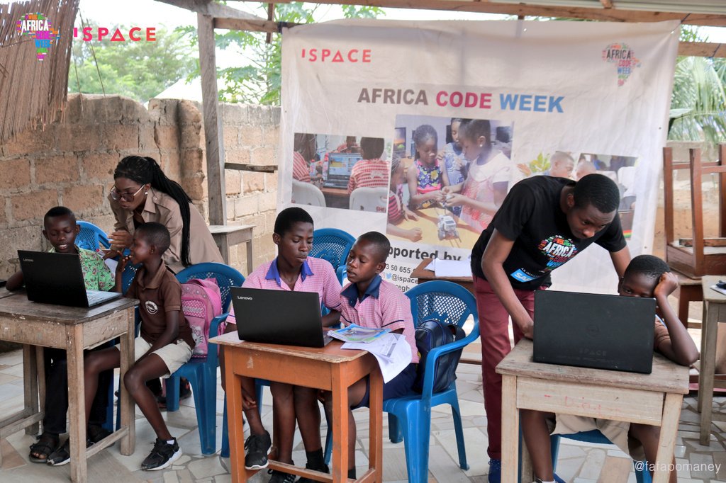 iSpaceGh's tweet photo. We wrapped up the 14th and last day of #africacodeweek today ♥️

Thank you @Google @sap4good @AfricaCodeWeek @unlockingwat @UNESCO @YouthMobile_ 

#TechEducation #KidsInStem #100daysofcode #DigitalSkills #TechHub #Learn #Womenintech #FridayThoughts #TGIF https://t.co/VVvV08YTiO