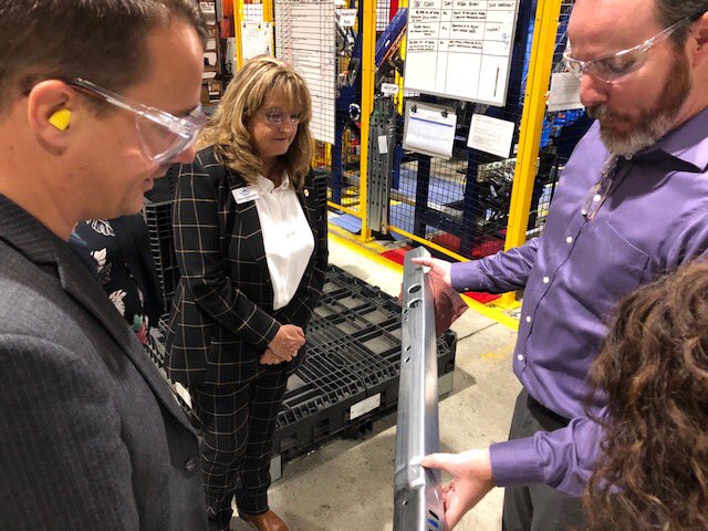 MonteMcNaughton's tweet image. Excellent tour of Vari-Form with Mayor @mayorjoannevdh and Fiat-Chrysler representatives in Strathroy today. 700 workers make automotive parts here. Our government is working everyday to ensure good paying jobs are created. #ONpoli