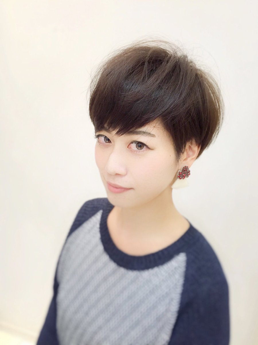 大阪府枚方市樟葉ショートヘア専門家 美容師 平松賢則 Twitter પર 襟足刈り上げ超ナチュラルショートヘア ダークグレージュ アディクシー ダークグレージュ 前下がりボブ 前上がりショートボブ ショートボブ 黒髪ショート フェミニンボブ ショートヘア