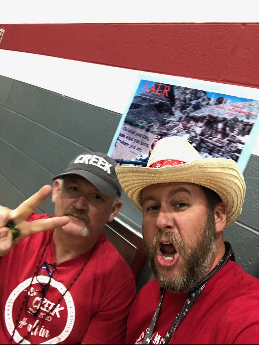 Football coaches have fun too🤣