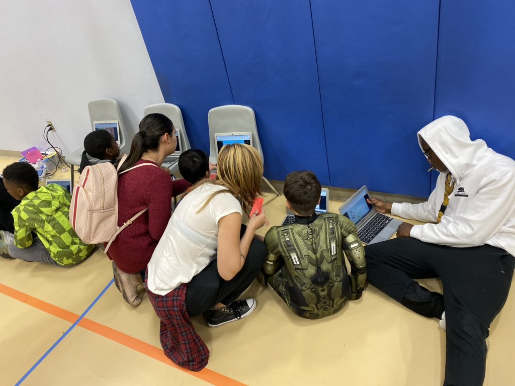 PioneerCrossin1's tweet photo. Literacy at PCE #WeAreReaders #CommittedToEVERYStudent #PandaExpress https://t.co/1w0Cw9Ypyi