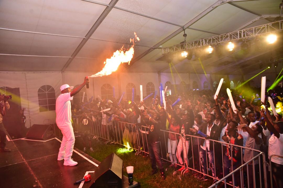 Chano8Mag's tweet photo. One of the top city Djs #DjApeman closed #ClubDome Mbarara edition 2019 in style with the best mixes #TheDomeIsCaribbean https://t.co/KPolInRk3f