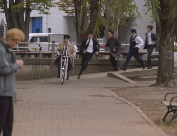 じゃわすずめ Twitterissa ふぁむばむ おとぼけ川柳 古畑の セリーヌ自転車 思い出す 警察官を後ろに引き連れて 田村正和さんが 自転車に 乗っていましたね シャーロック ディーンフジオカ