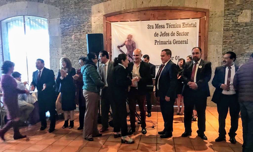 UlisesHVazquez's tweet photo. Con el objetivo de incorporar estrategias que beneficien a la educación de las niñas y niños de #Omitlán, asistí a la Tercer Mesa Técnica de Jefes del Sector 01 a nivel Primaria !! https://t.co/4FB4b5JBCe
