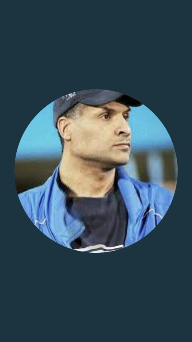 هذا الحر أحد رموز نادي القادسية بإستطاعته يلجم أي محلل أمامه ولاينطر المدح والهبات والشرهات من أحد مثل غيره ولا هو تبع. 💛💛