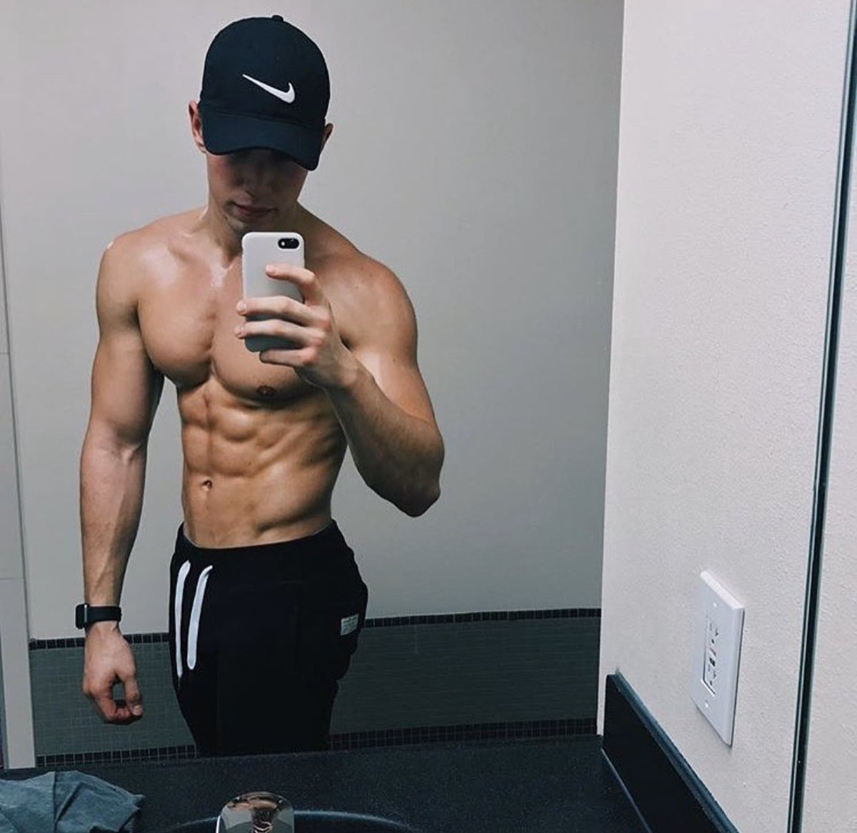 [ 𝑻𝑬𝑿𝑻 𝑴𝑬𝑺𝑺𝑨𝑮𝑬; @guiltedtruth ]

      (  𝐅𝐈𝐋𝐄 𝐀𝐓𝐓𝐀𝐂𝐇𝐌𝐄𝐍𝐓 )

— You’re such a fucking liar, dude! I’ve been puttin’ in the work better than you lmao