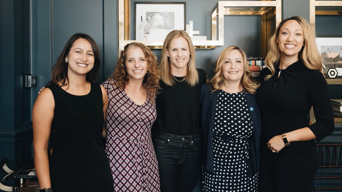 Annenberg_FDN's tweet image. Presented by #AnnenbergTech and #PledgeLA, today&apos;s &quot;Why LA is the Perfect Place for Women Founders&quot; panel covered gender #equity in entrepreneurship, access to capital, and the investor/founder relationship! 👏👏👏 #PowerWomenSummit