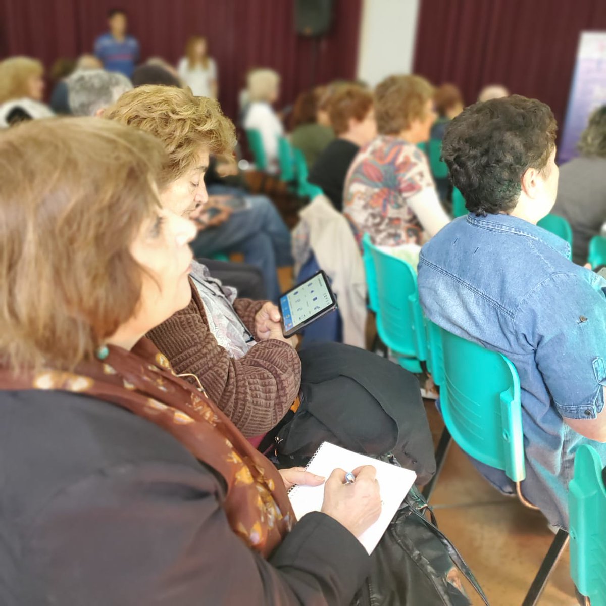 OlavAbierta's tweet photo. #MasSimple 📱👵👴

AHORA | 👉 Nuestros #adultosaayores aprenden a usar sus tablets

Gracias @ENACOMArgentina por el trabajo conjunto 👏👏 https://t.co/R3SINsgYwn