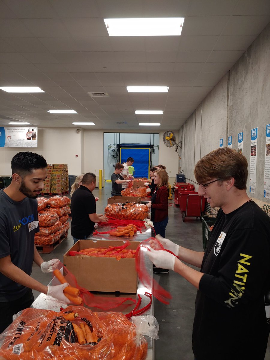 CohenHonorsWSU's tweet photo. Honors College Koch Scholars and @KochIndustries staff spending the afternoon volunteering @KansasFoodBank. @KochCollege #moremeaningfulwork https://t.co/8tsYfxsBfm